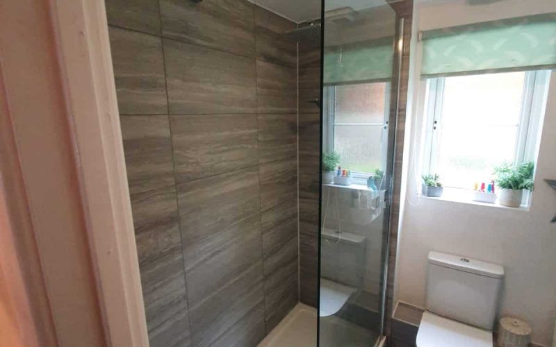 Replaced Leaking Shower Tray and Enclosure helpfulplumber.co.uk